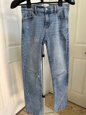 Abercrombie Kids Long Straight Distressed Jeans in Size 13/14